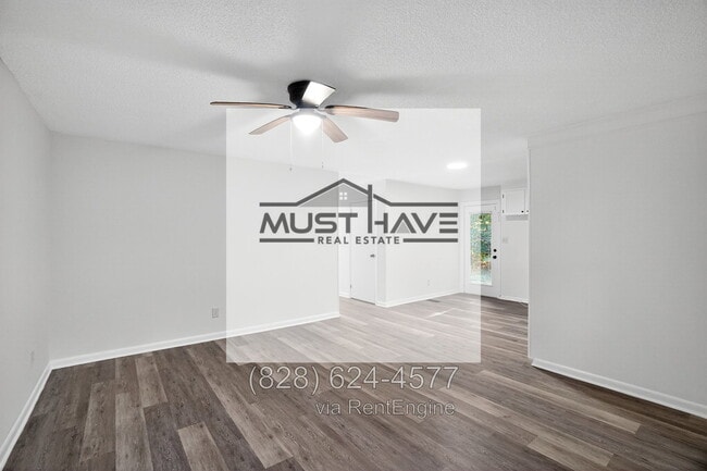 Photo - 1494 Carpenter St
