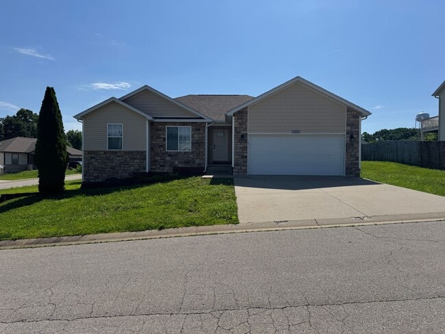 Building Photo - Beautifully Updated 4 Bedroom Home