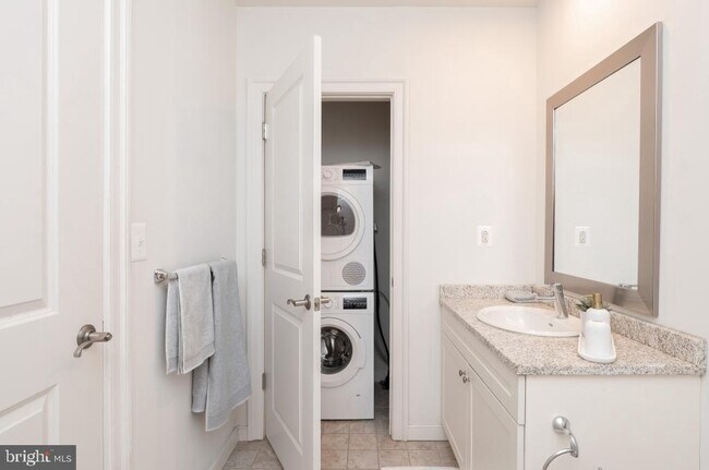 Photo - 1900 Arch St Unidad 1402