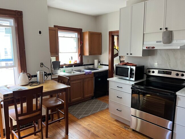 Photo - 195 College Ave Unit 2