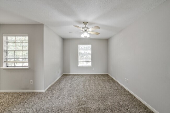 Photo - 3231 Stoneydale Ln