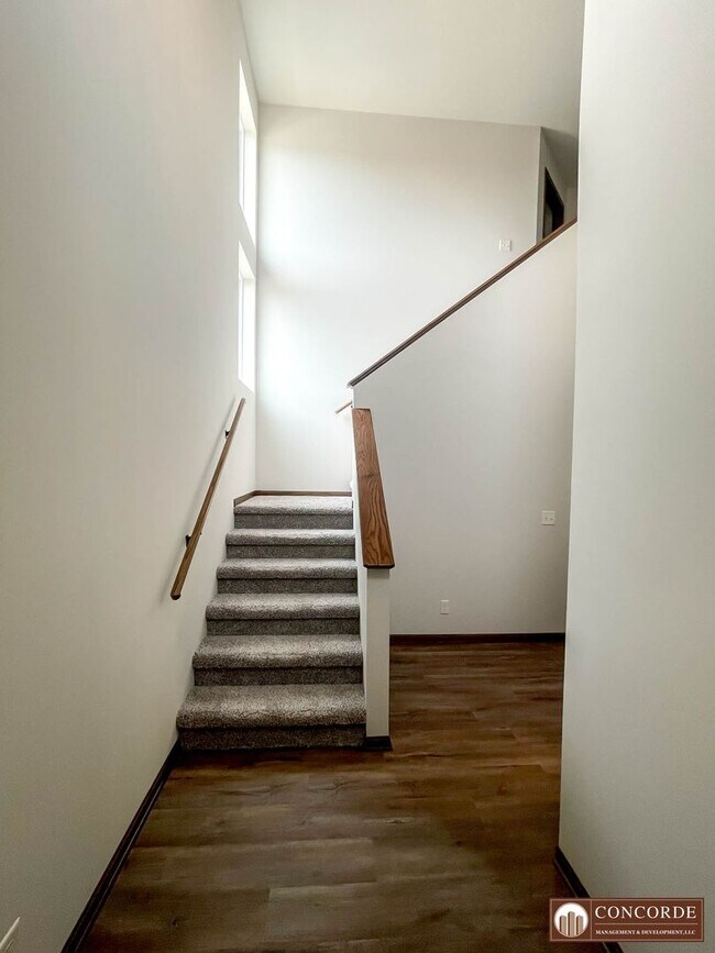Luxurious Townhome with Stunning Design, E...