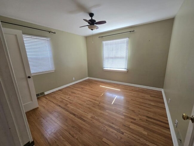 Photo - 369 W 9th St