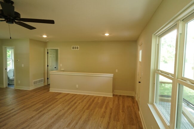 Photo - 1104 N 1200 Rd