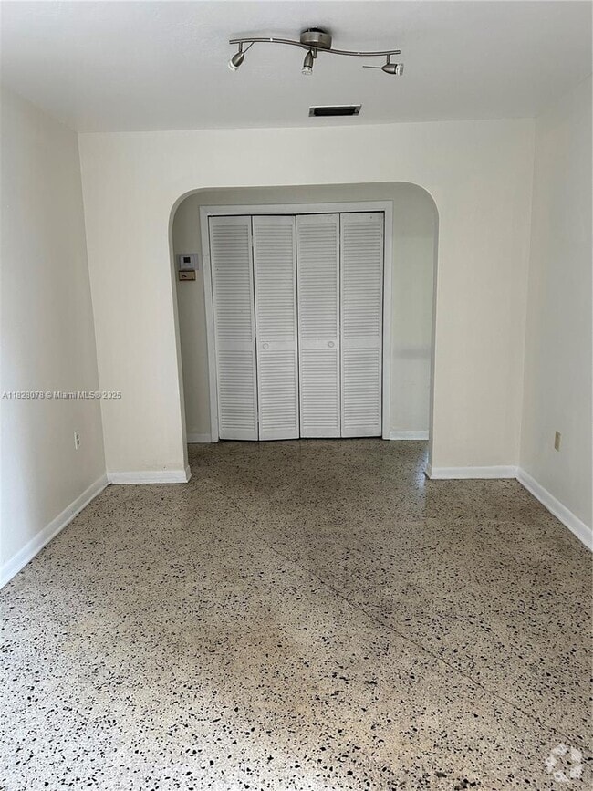 Building Photo - 3626 SW 2nd St Unit 2 Rental