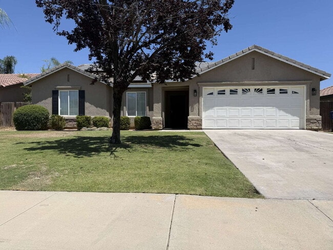 Building Photo - Beautifully Remodeled 4 Bed, 2 Bath Home with Spacious Backyard!