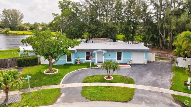 Building Photo - 6605 NW 80th Ct Rental