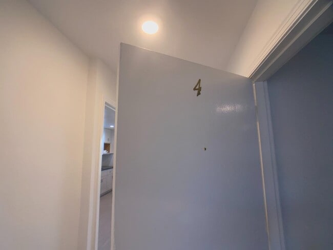 Building Photo - 404 Spruce Ave