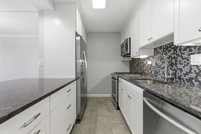Photo - 9 Hawthorne Pl Unit 11J