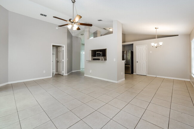 Photo - 320 MacGregor Rd