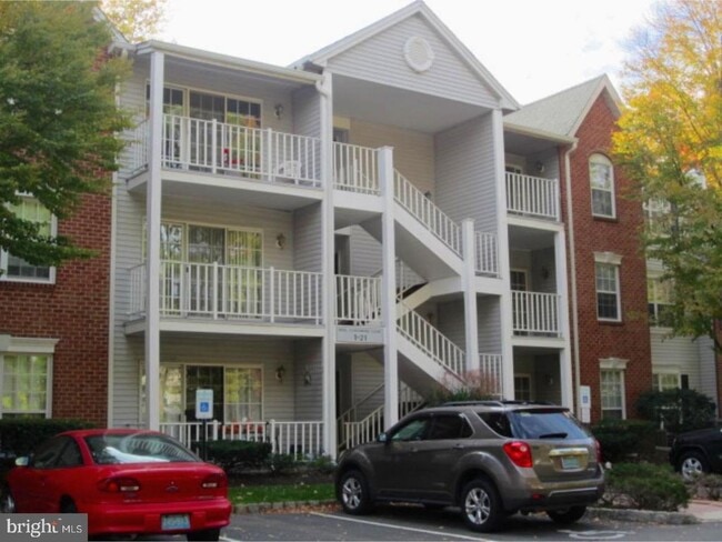 Building Photo - 14 Versailles Ct