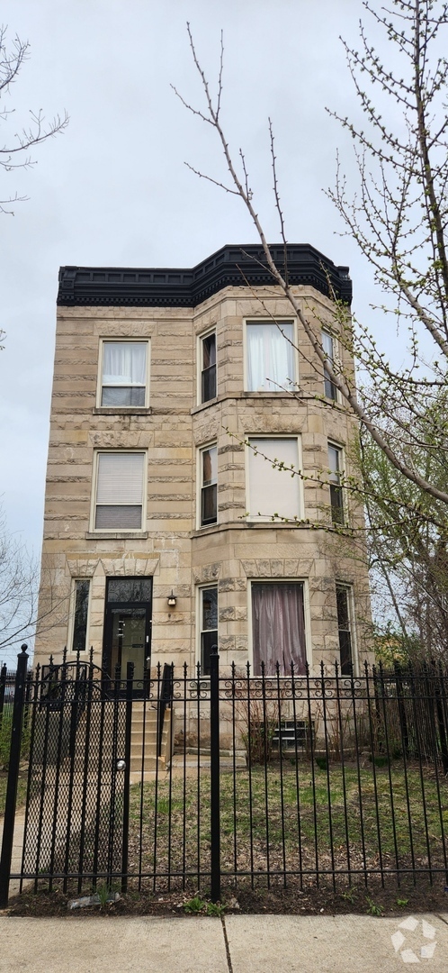 Building Photo - 5813 S Indiana Ave Unit 1 Rental