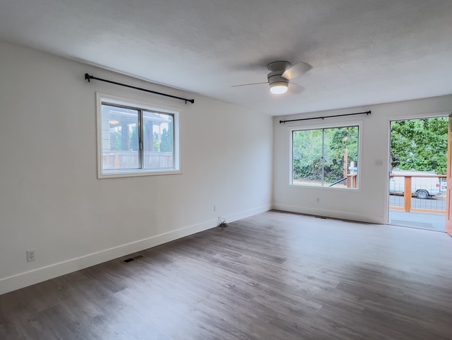 Photo - Charming Renovated Ranch 3 Bed + 2 Bath House! Washer & Dryer! Located in Portland's SE Brooklyn ...