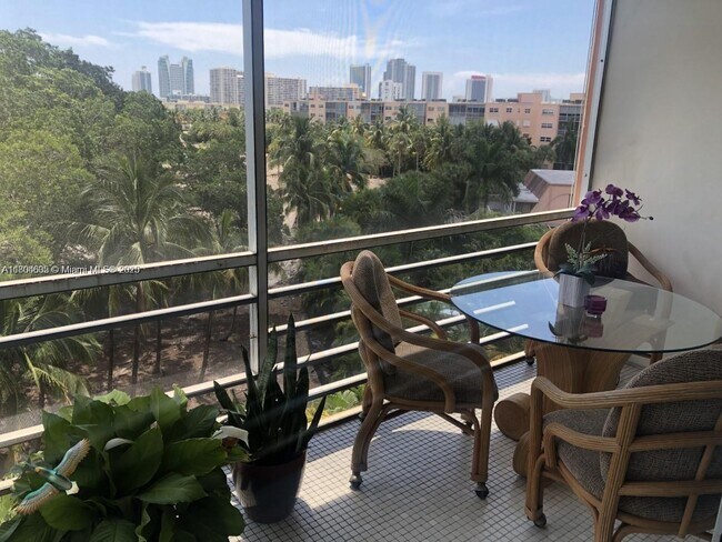 Photo - 1000 NE 14th Ave Unidad 605