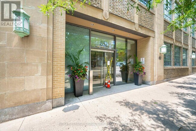 Photo - 832 Bay St. Unité 3307