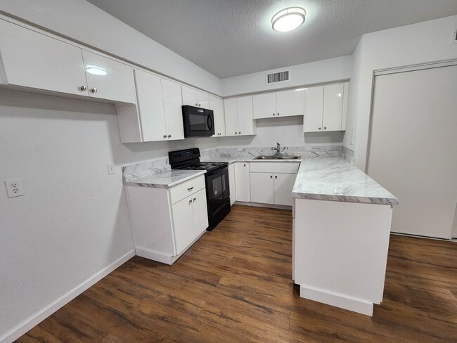 Photo - 3101 W Lisbon St