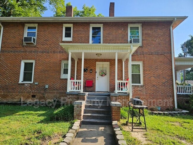 Photo - 703 Askew St House
