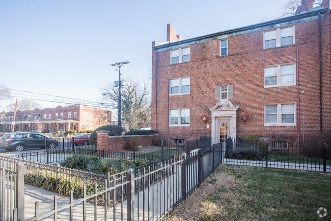 Linwood Apartments