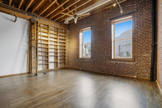 Photo - Historic Downtown Loft with Reserved Parking Unidad 101
