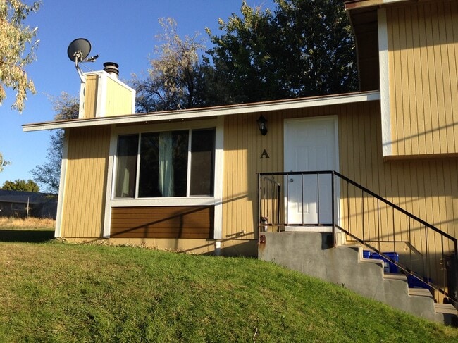 Building Photo - 1005 S Zillah Ct Unit A