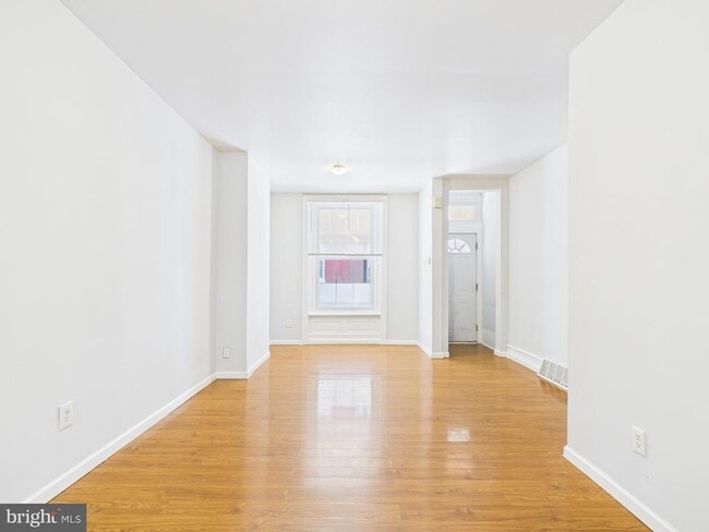 Building Photo - 1325 S May St Rental