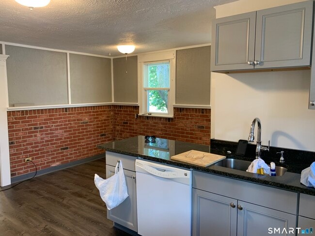 Photo - 24 Northill St