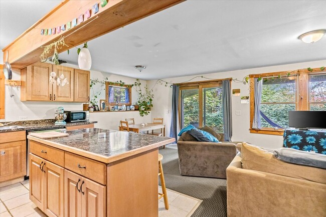 Building Photo - 612 Sylvan Park Rd Unit 612A