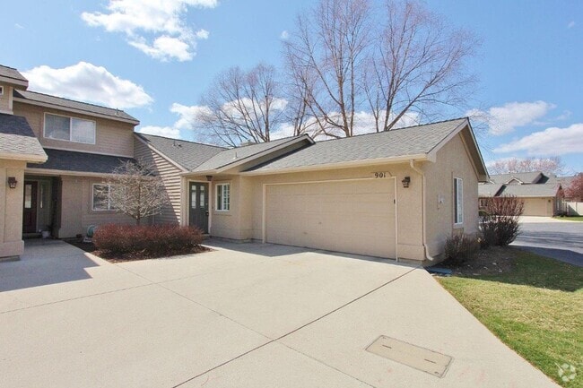 Building Photo - Single-Level Townhome Nestled in SE Boise