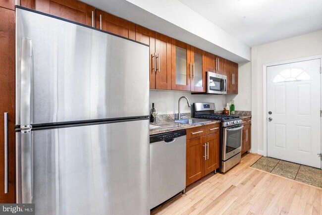 Photo - 1229 18th St NE Unit 201