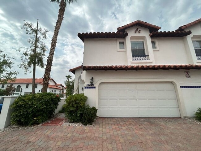 Photo - A Beautiful Town Home around the Spring Va...