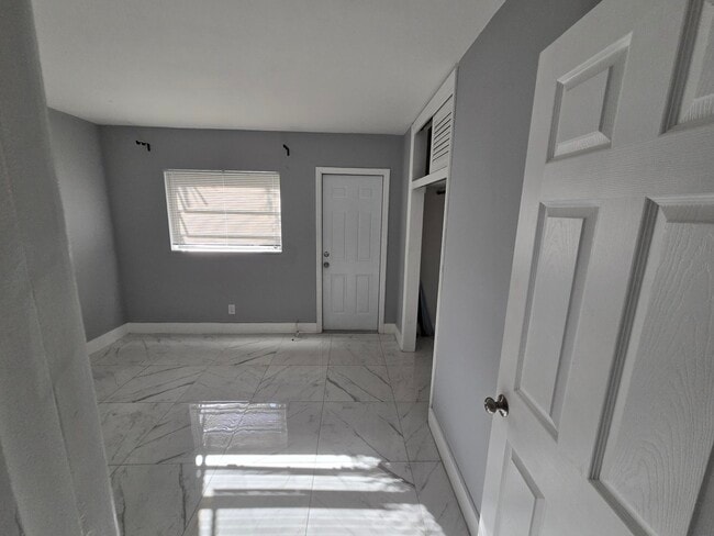 Photo - 1021 SW 32nd Ct