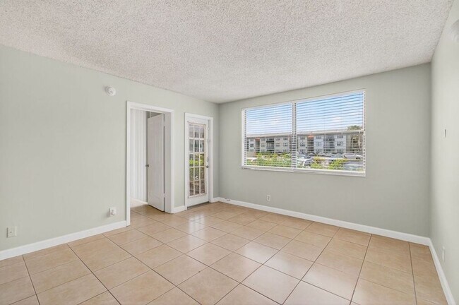 Photo - 752 Executive Center Dr Unit 15