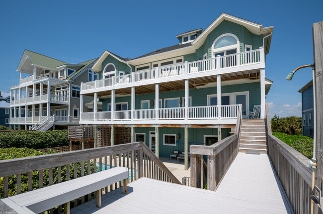 Building Photo - RENT MONTHLY THIS AMAZING HOME THIS OFF-SE...
