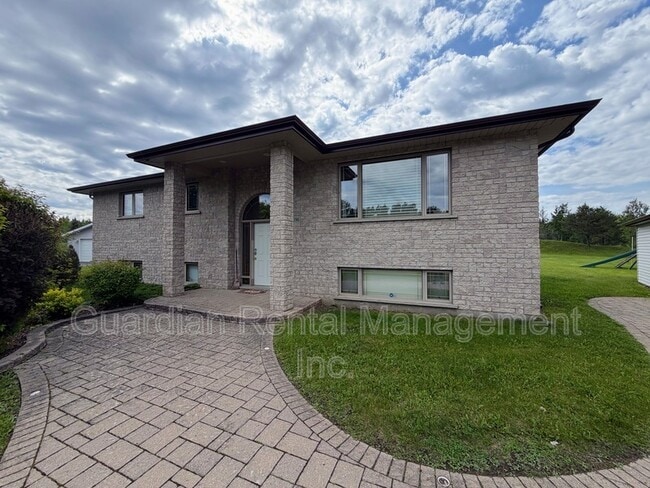 Building Photo - 2196 Falconcrest Dr