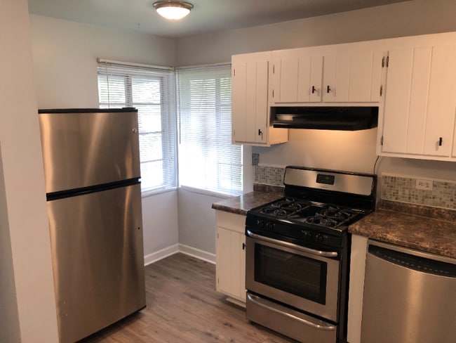 Photo - 842 W 7th St