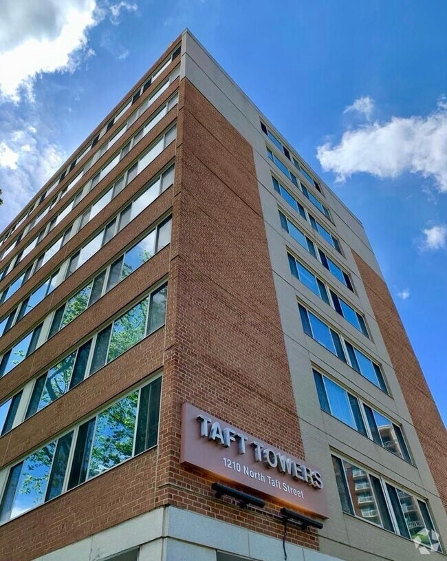 Building Photo - 1210 N Taft St Rental