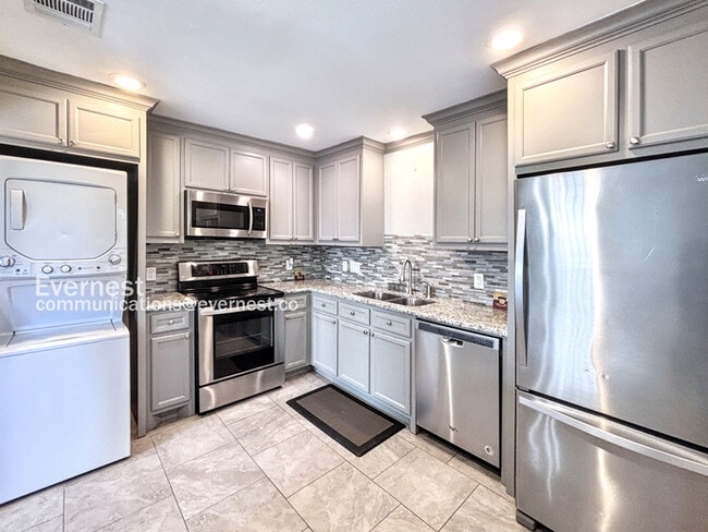 Photo - 3338 Blodgett St