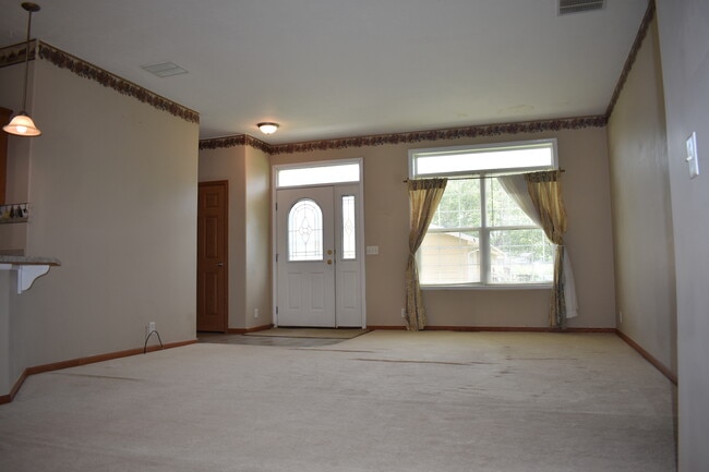 Photo - 103 S Bates St