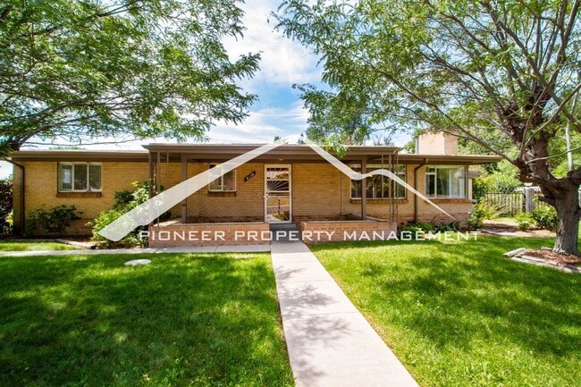 Building Photo - Spacious Home on Quiet Street with 2 Car Garage and Central A/C
