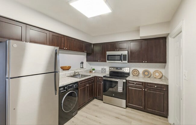 Photo - 121 Danube Ave