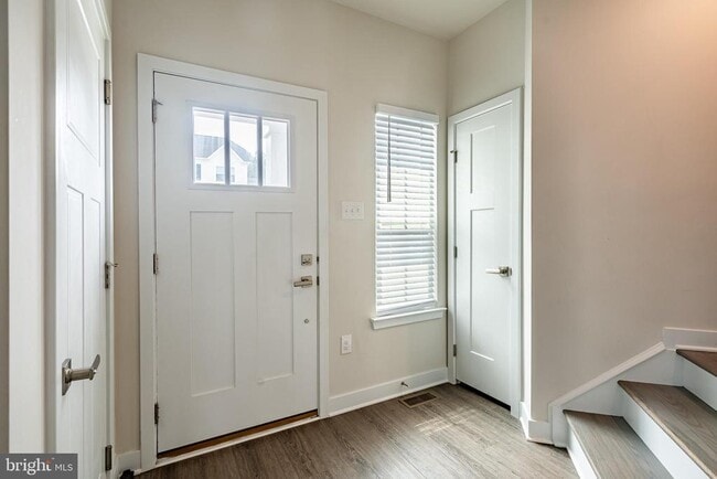 Photo - 208 Chase Dr