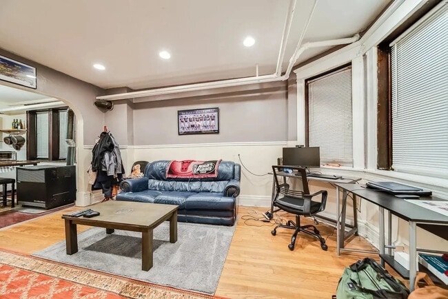 Photo - 1308 W Byron St Unit G