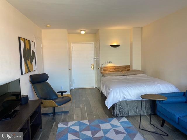 Building Photo - 1111 Arlington Blvd Unit 922