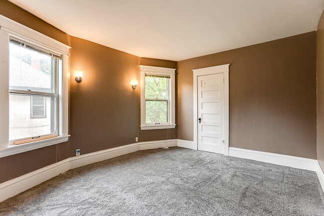 Photo - 1651 Minnehaha Ave W