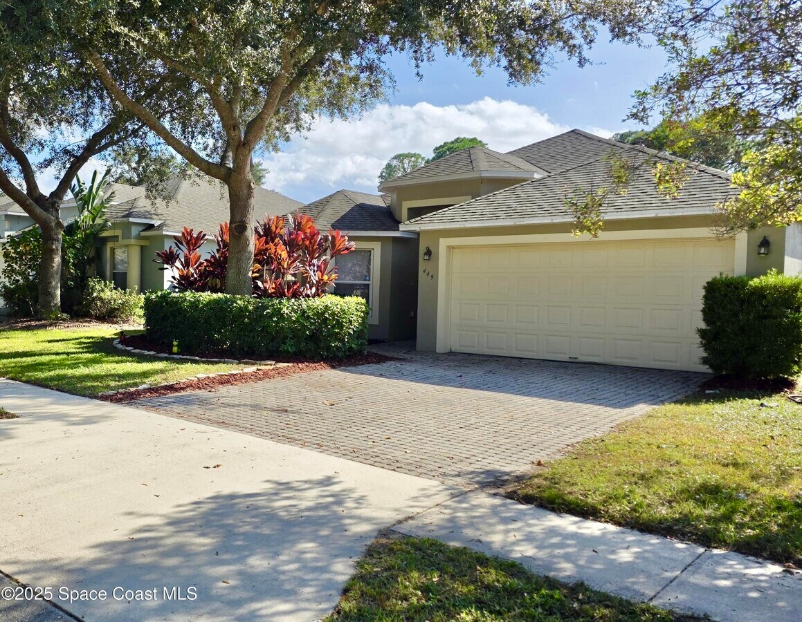 Photo - 449 Alison St