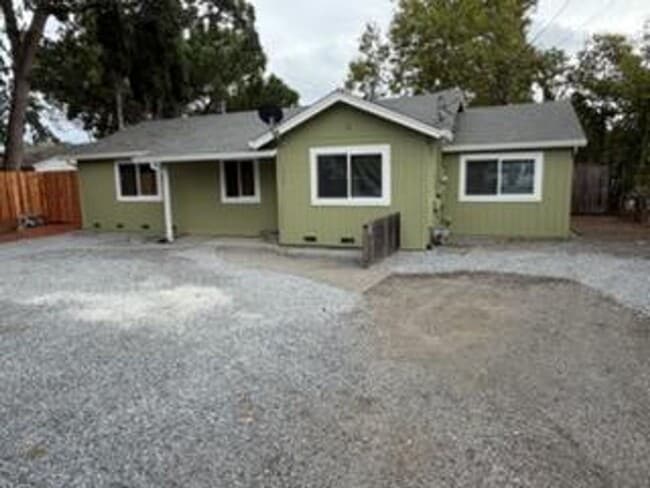Totally remodeled 3 bedroom 2 bathroom sin... - Totally remodeled 3 bedroom 2 bathroom sin...