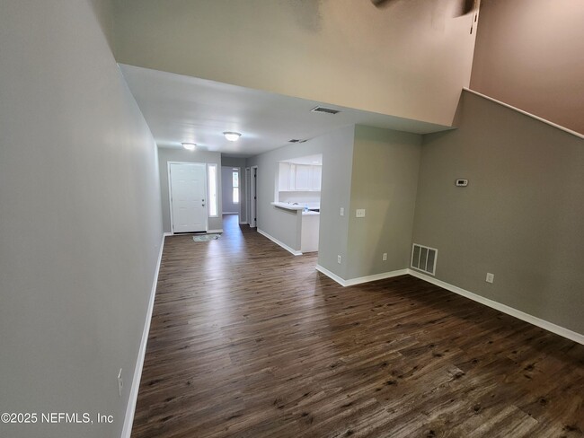 Photo - 7605 Melissa Ct N