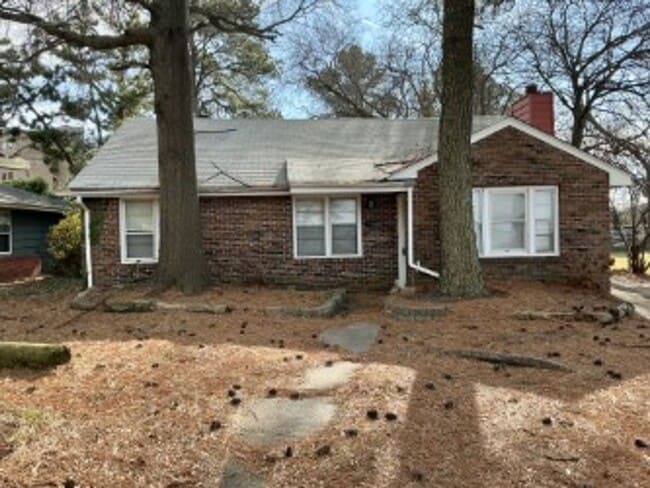 Building Photo - Larchmont