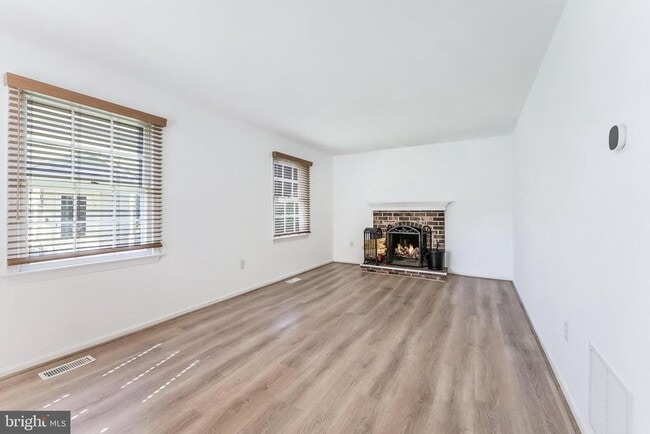 Photo - 818 Sycamore Ct
