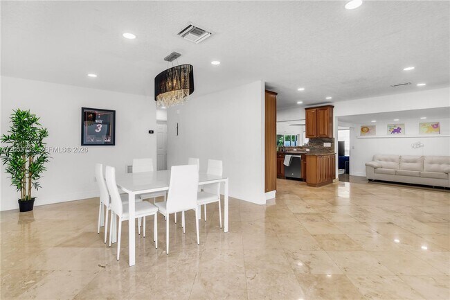 Photo - 2424 NE 18th Ave
